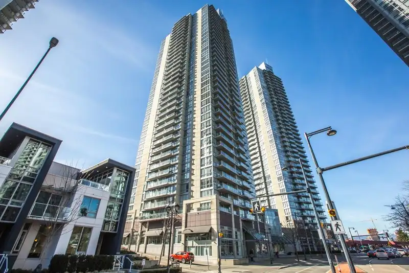 606 9981 WHALLEY BOULEVARD - photo 1 of 16