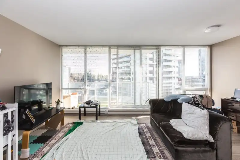 606 9981 WHALLEY BOULEVARD - photo 2 of 16