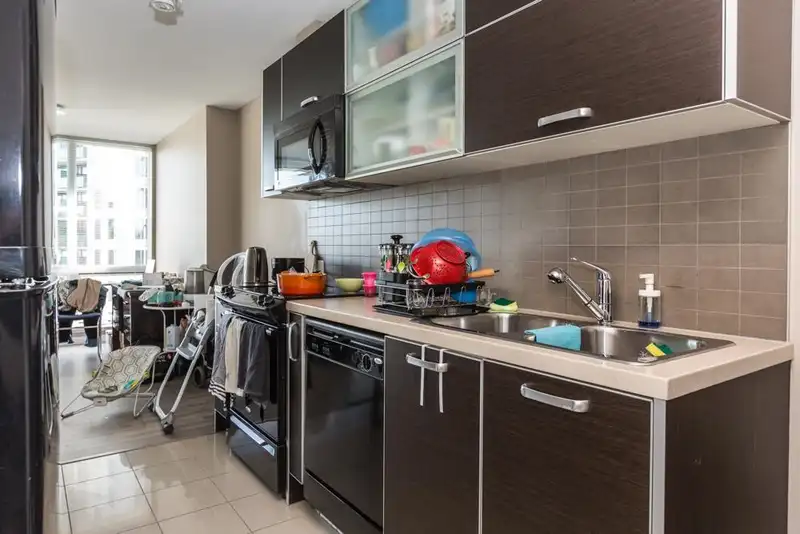 606 9981 WHALLEY BOULEVARD - photo 4 of 16