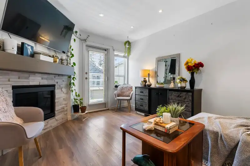 45 11229 232 STREET - photo 2 of 38