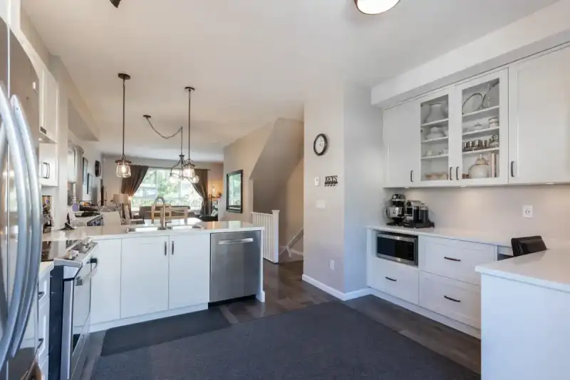 114 19505 68A AVENUE - photo 1 of 26