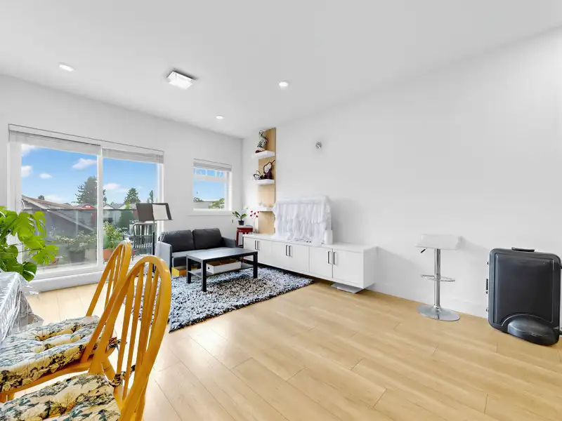 15 6288 BERESFORD STREET - photo 4 of 40