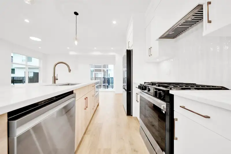 13 12770 105 AVENUE - photo 3 of 21