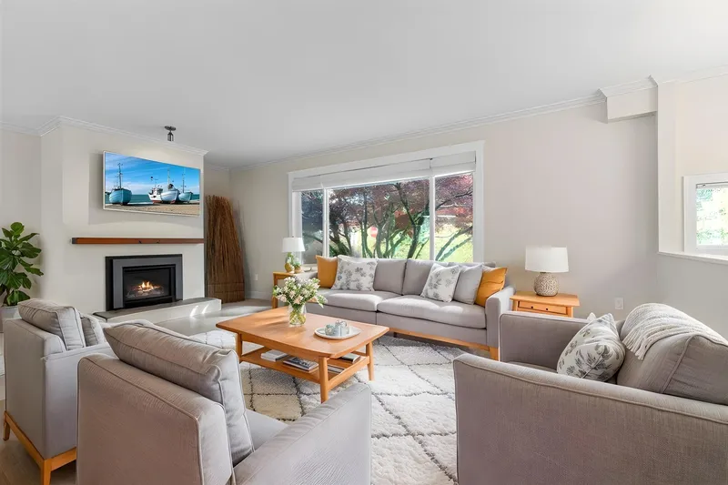 13950 BLACKBURN AVENUE - photo 3 of 25