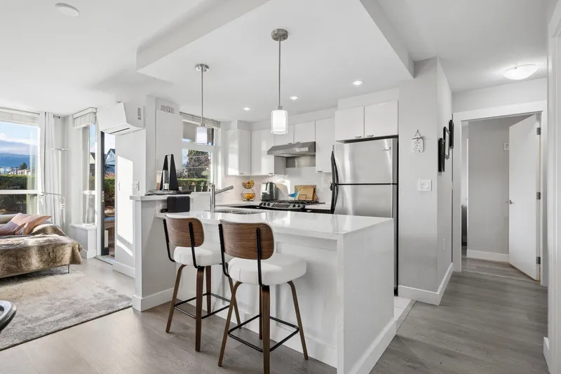 308 160 W 3RD STREET - photo 2 of 23