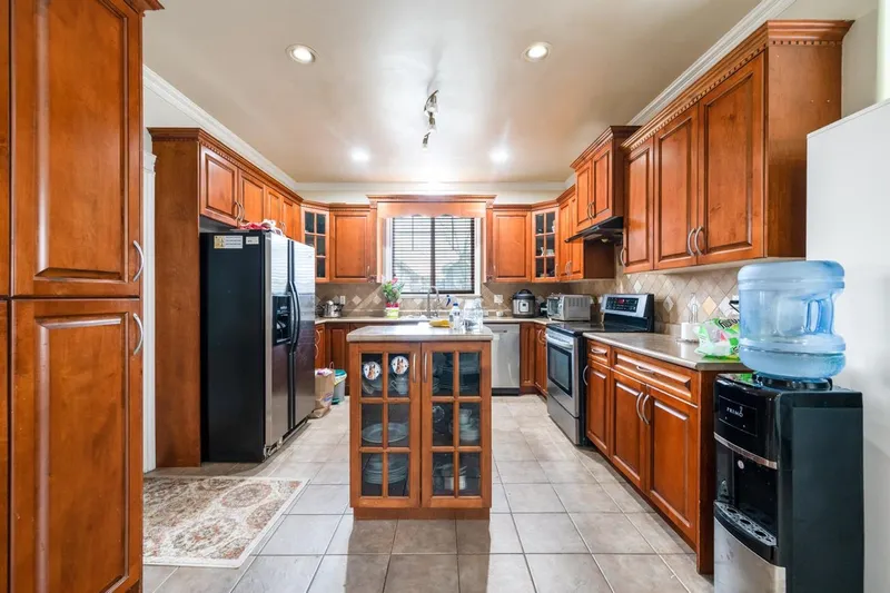 14496 74 AVENUE - photo 4 of 25