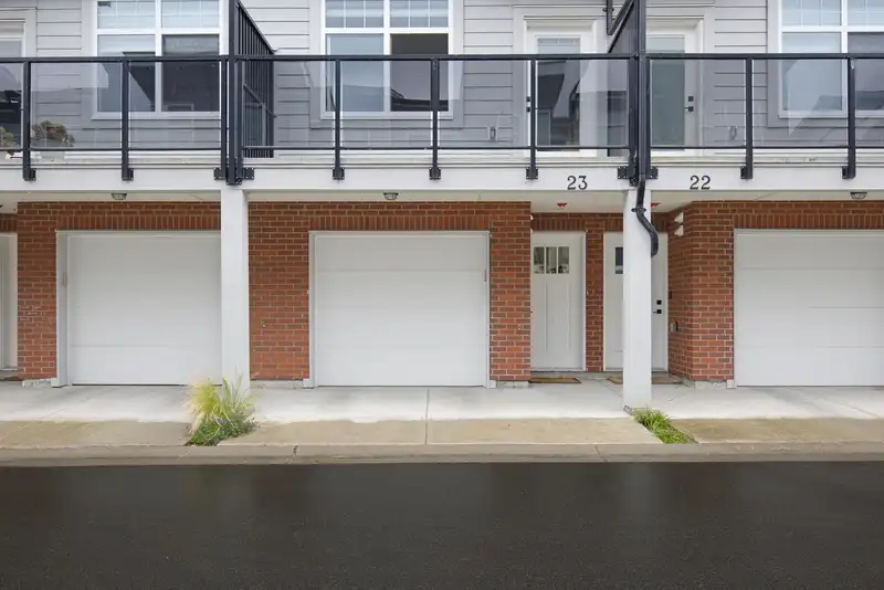 23 22334 48 AVENUE - photo 4 of 38