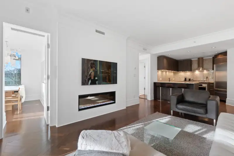201 533 WATERS EDGE CRESCENT - photo 4 of 27