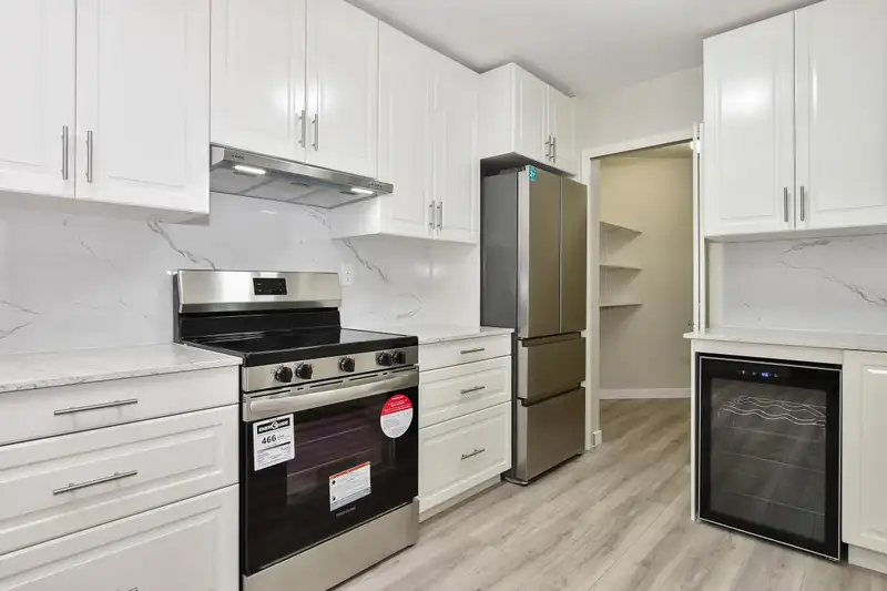 304 32669 GEORGE FERGUSON WAY - photo 2 of 33