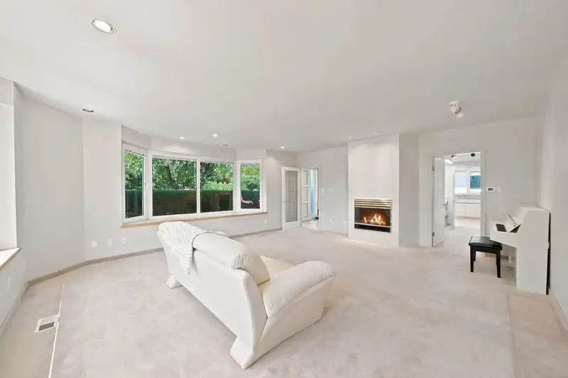 305 E 17TH STREET - photo 2 of 39