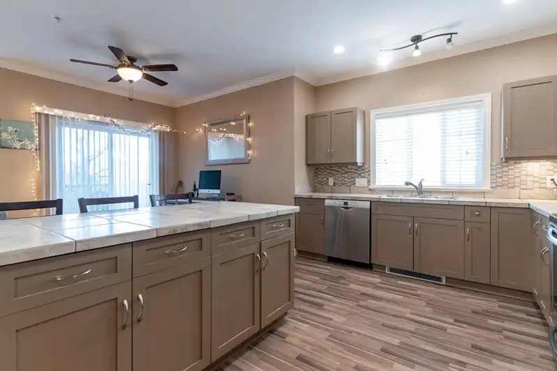 202 20281 53A AVENUE - photo 2 of 33