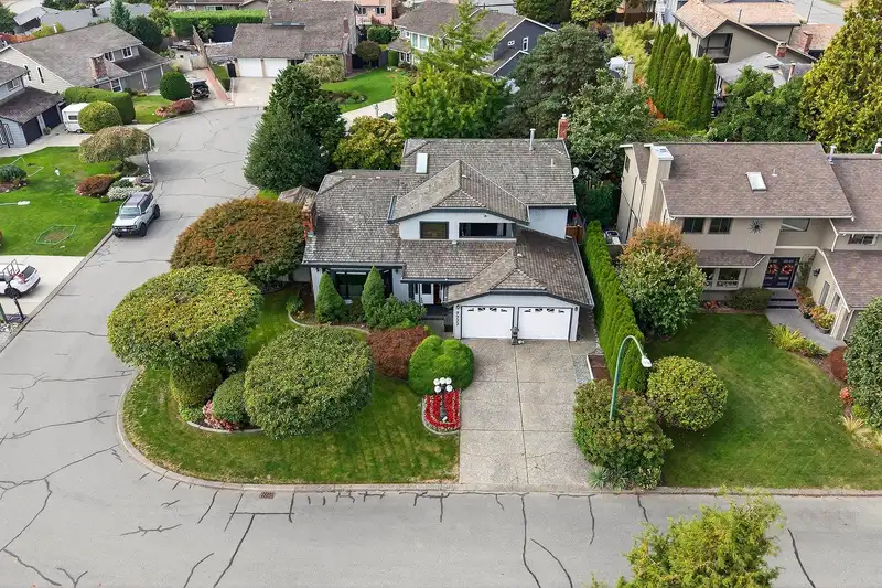 7777 STAMFORD PLACE - photo 2 of 38