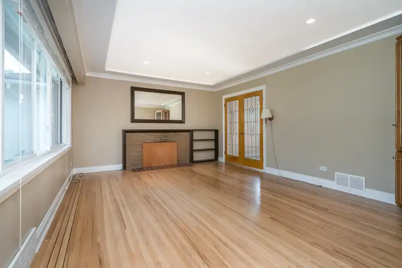 8530 KARRMAN AVENUE - photo 3 of 40