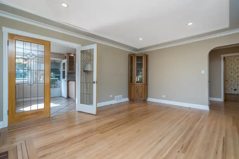 8530 KARRMAN AVENUE - photo 4 of 40