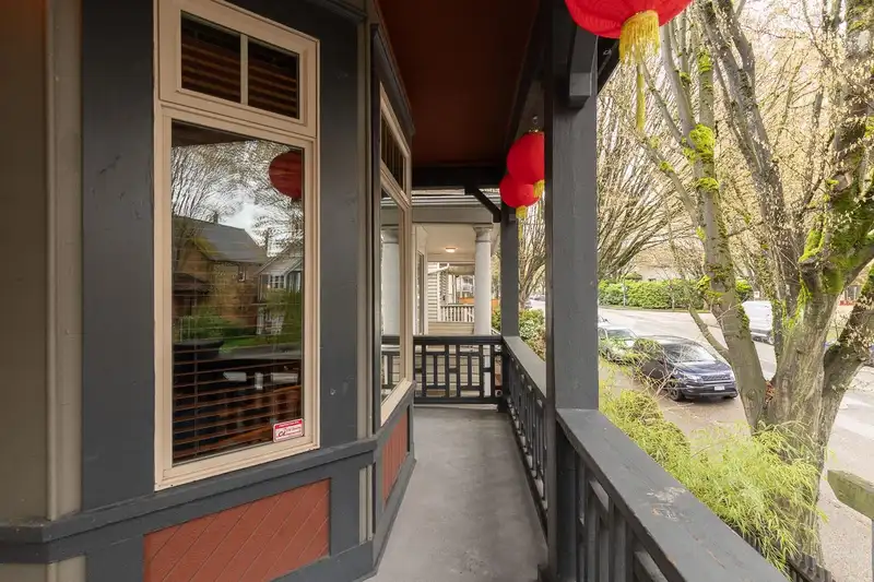 557 PRIOR STREET - photo 3 of 40