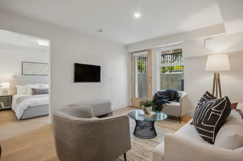 104 378 W 45TH AVENUE - photo 3 of 10
