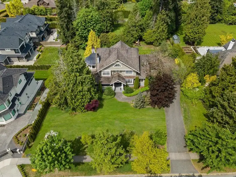 16211 29 AVENUE - photo 3 of 38