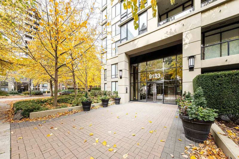 705 9133 HEMLOCK DRIVE - photo 2 of 25