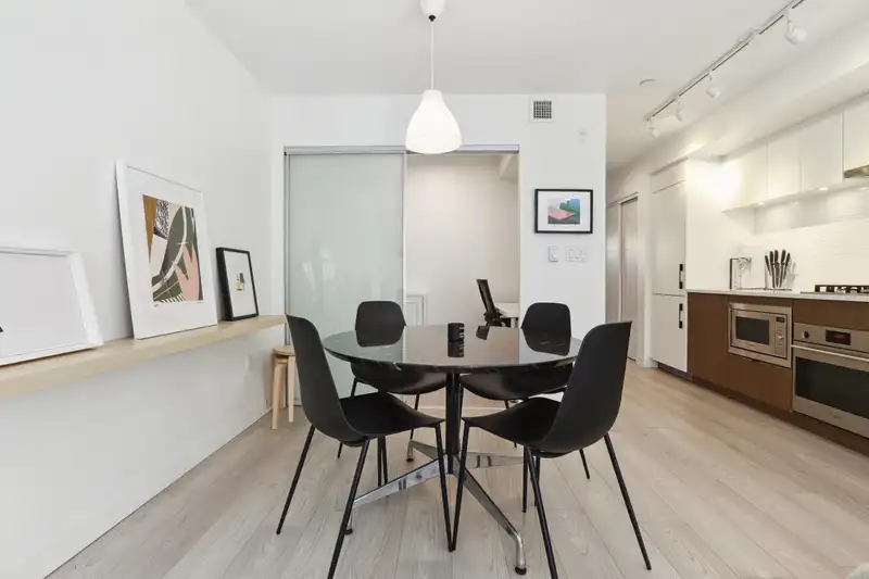 218 311 E 16TH AVENUE - photo 4 of 20