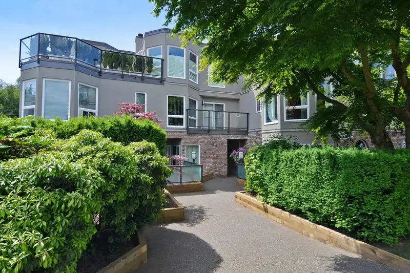 301 2110 CORNWALL AVENUE - photo 1 of 23