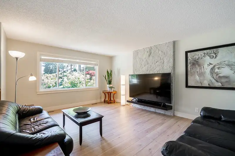 2602 HAWSER AVENUE - photo 4 of 40