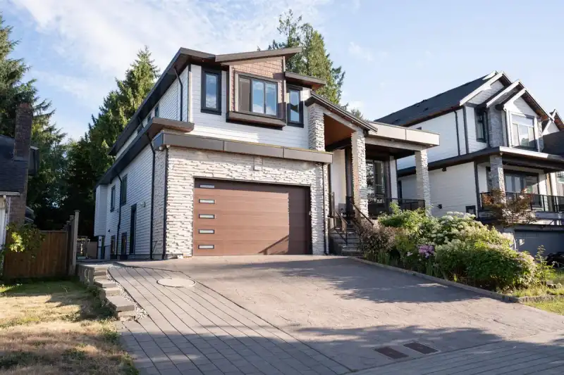 15640 93A AVENUE - photo 1 of 31