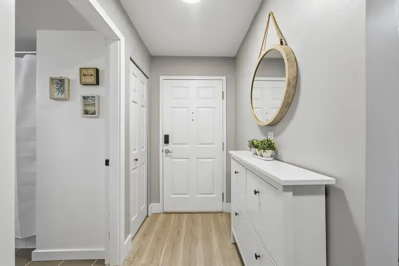 111 6820 RUMBLE STREET - photo 2 of 31