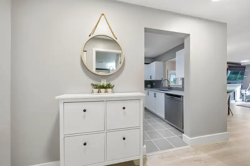 111 6820 RUMBLE STREET - photo 3 of 31