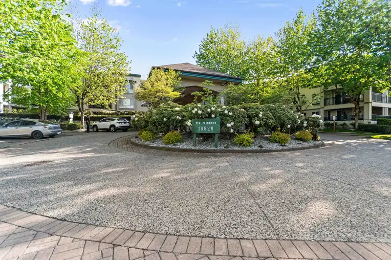 202 19528 FRASER HIGHWAY - photo 2 of 34