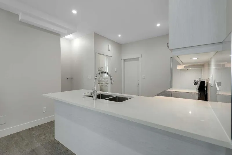 16 11267 133 STREET - photo 2 of 25