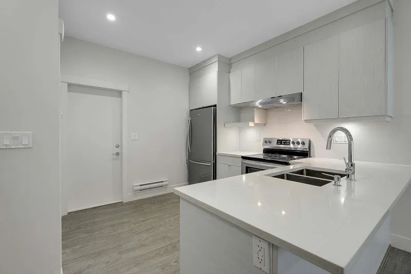 16 11267 133 STREET - photo 4 of 25