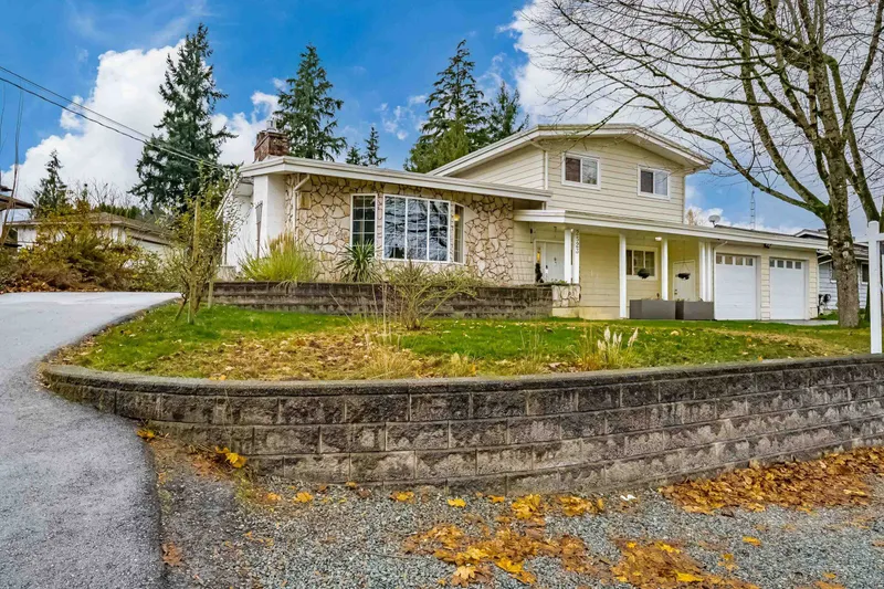 2523 SUNNYSIDE CRESCENT - photo 2 of 25