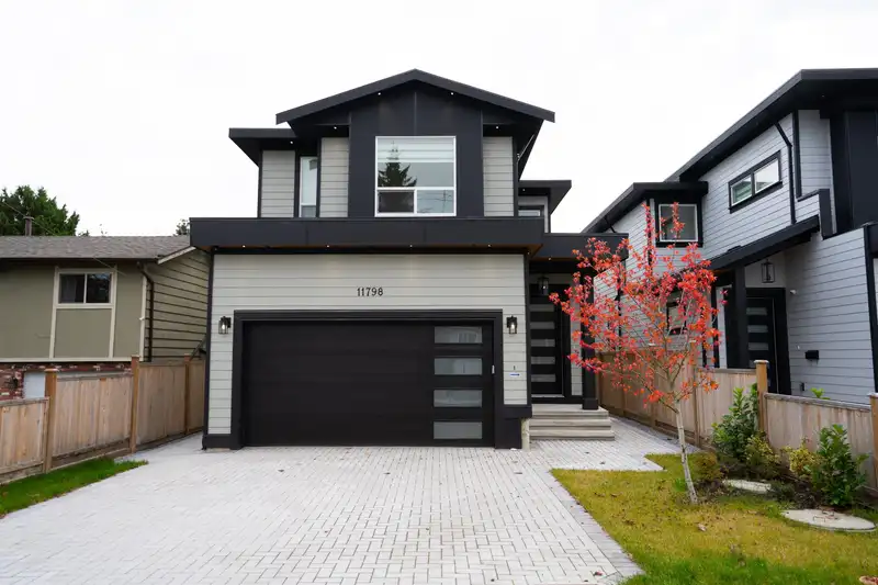 11798 84 AVENUE - photo 1 of 17