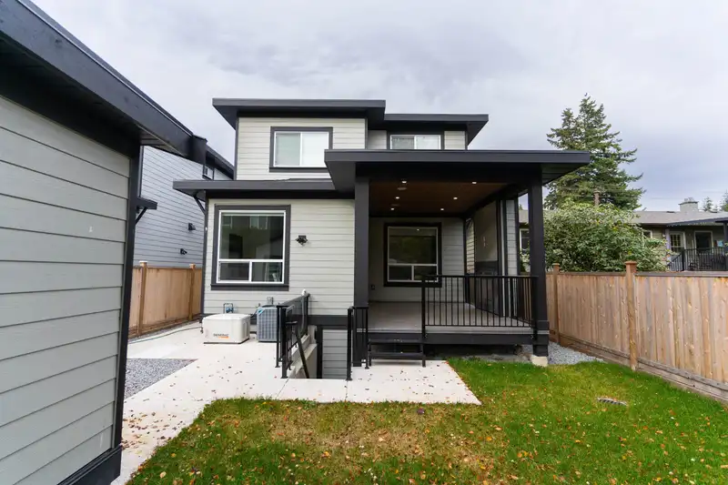 11798 84 AVENUE - photo 4 of 17