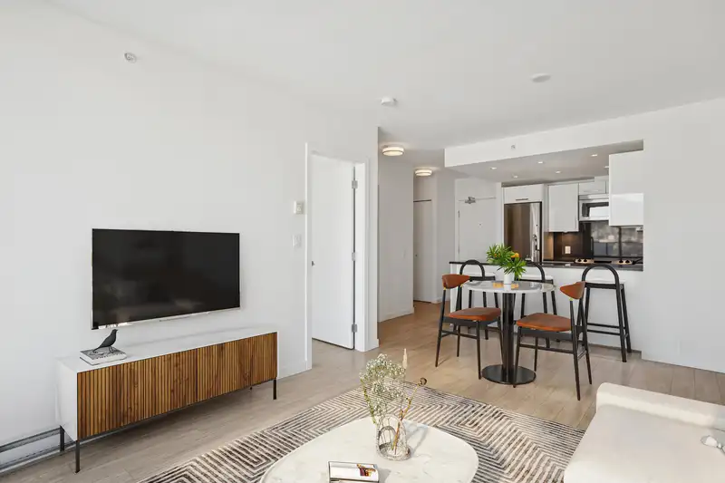 653 955 E HASTINGS STREET - photo 2 of 15