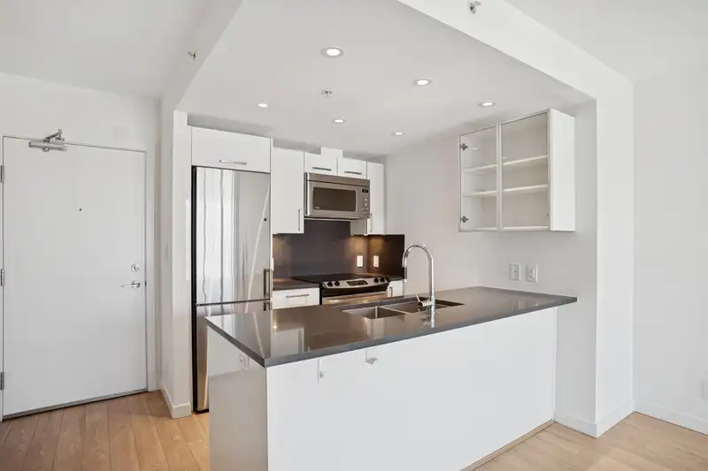653 955 E HASTINGS STREET - photo 3 of 15