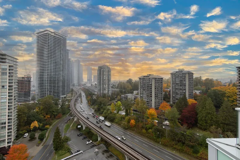 2202 2200 DOUGLAS ROAD - photo 2 of 25