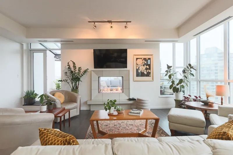 2202 2200 DOUGLAS ROAD - photo 3 of 25