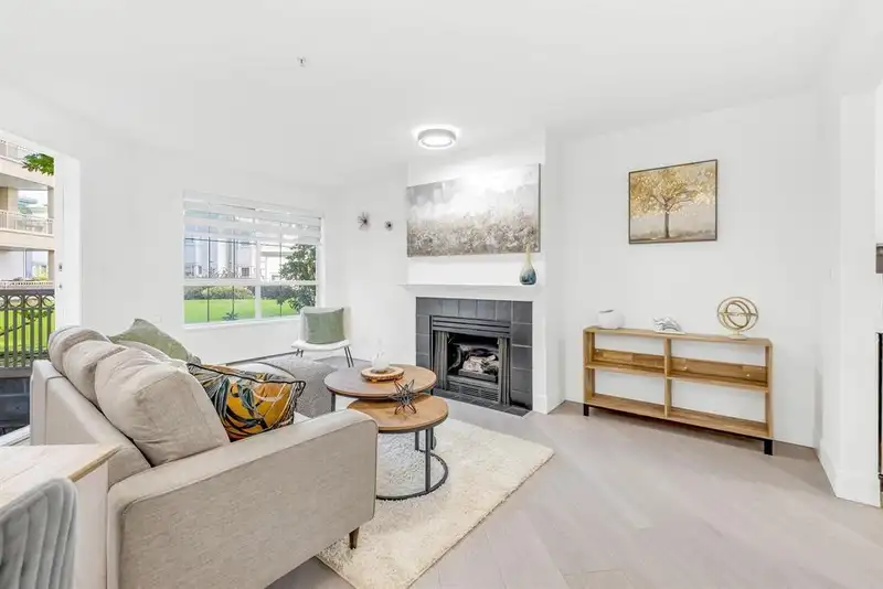 125 15268 105 AVENUE - photo 1 of 30