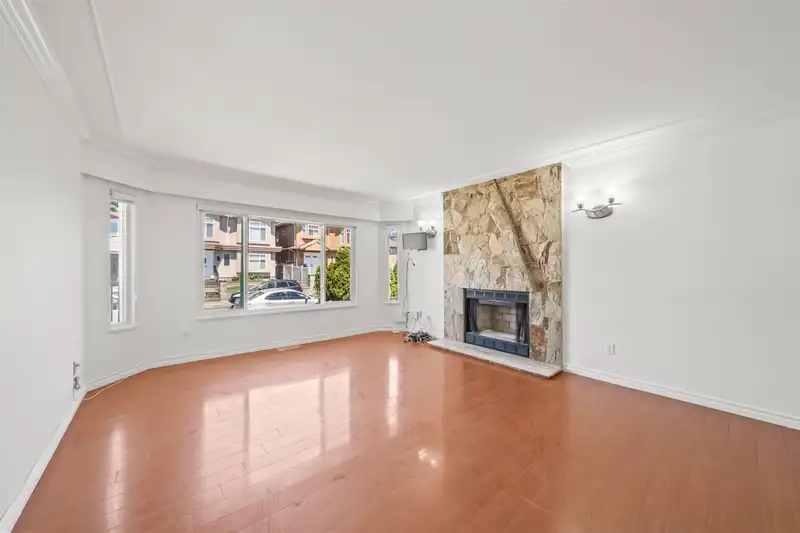 638 E 61ST AVENUE - photo 2 of 29