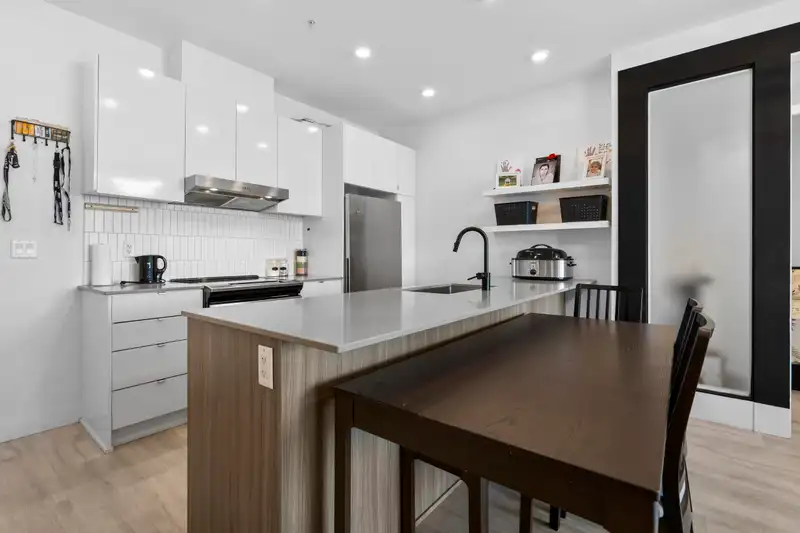 610 32828 LANDEAU PLACE - photo 4 of 33