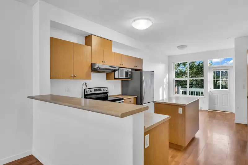 46 20460 66 AVENUE - photo 4 of 40