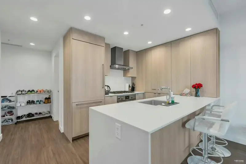 1902 2311 BETA AVENUE - photo 3 of 9