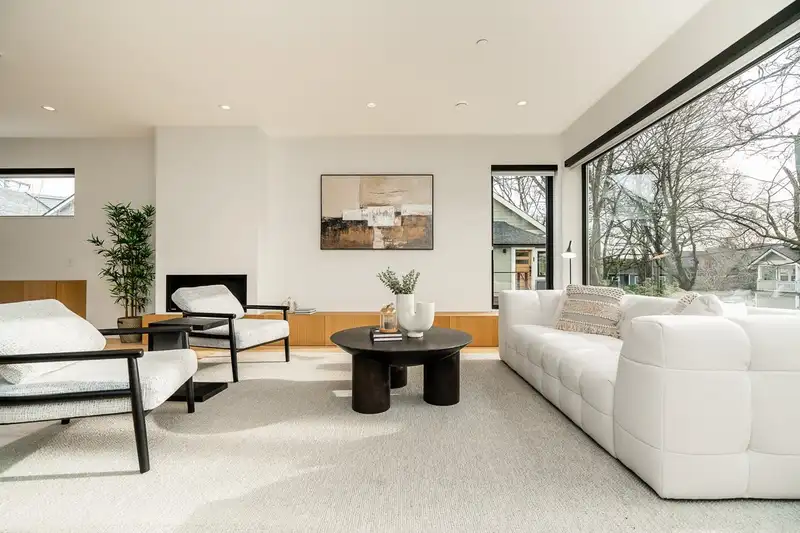 365 E 24TH AVENUE - photo 2 of 40