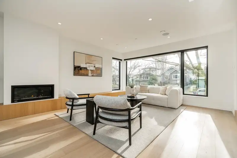 365 E 24TH AVENUE - photo 3 of 40