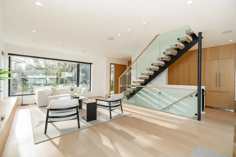 365 E 24TH AVENUE - photo 4 of 40