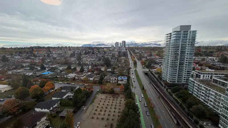 1905 8189 CAMBIE STREET - photo 2 of 30