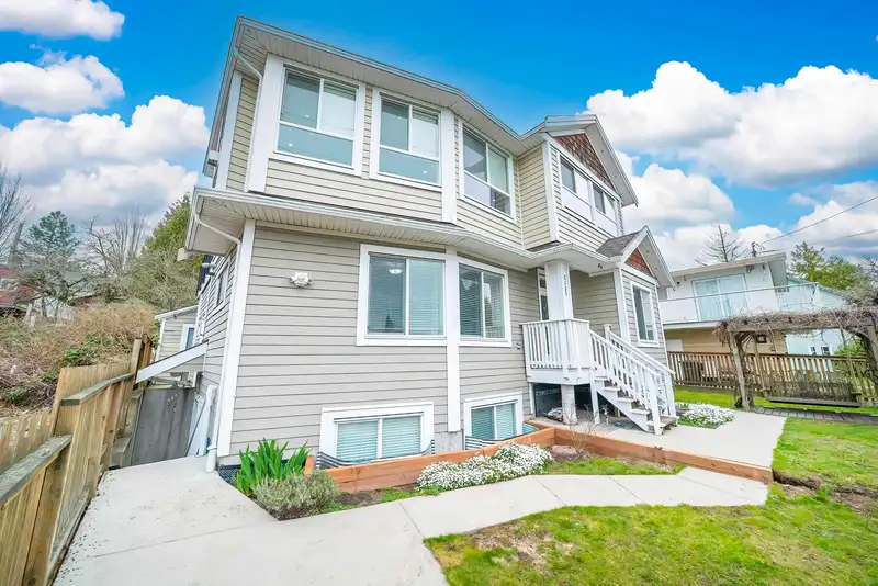 2123 SEVENTH AVENUE - photo 2 of 36