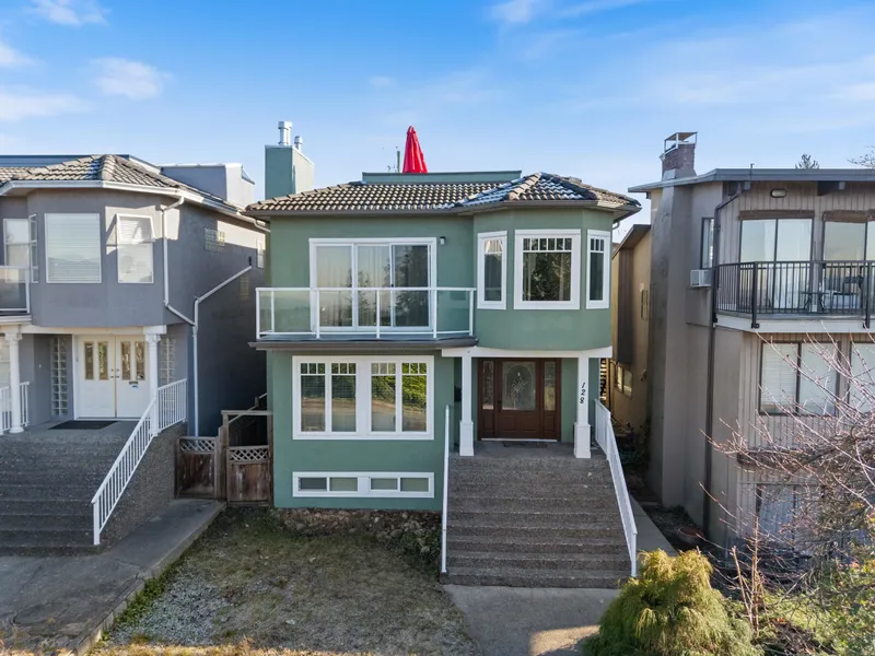 128 HYTHE AVENUE - photo 1 of 25