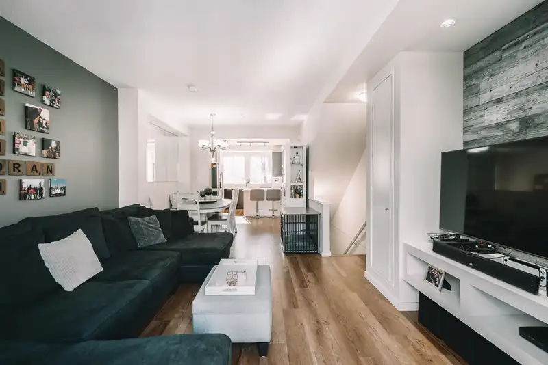 136 2418 AVON PLACE - photo 1 of 29